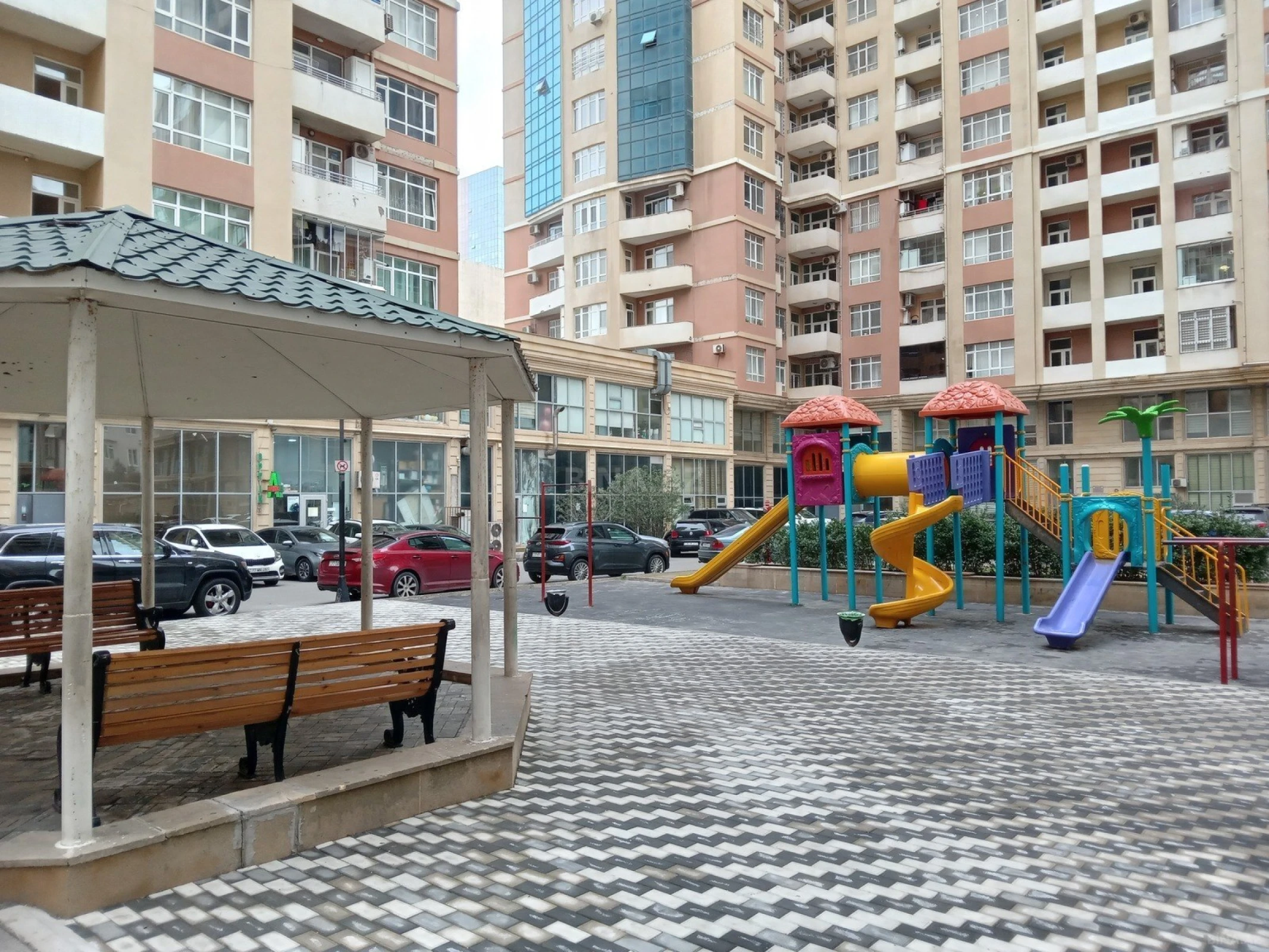 Satılır 3 otaqlı mənzil 120 m²