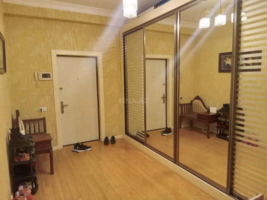 Satılır 3 otaqlı mənzil 120 m²