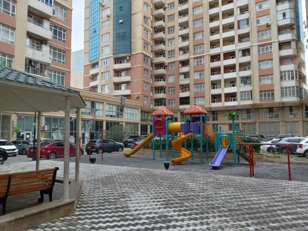 Satılır 3 otaqlı mənzil 120 m²