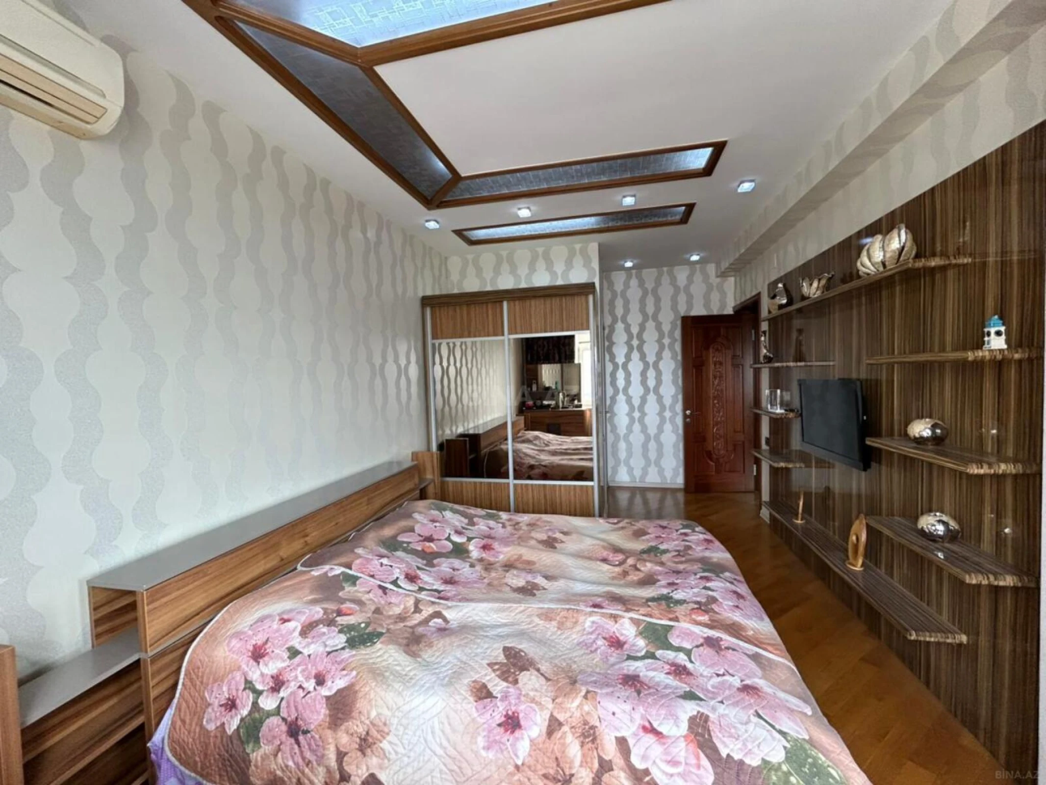 Satılır 3 otaqlı mənzil 120 m²