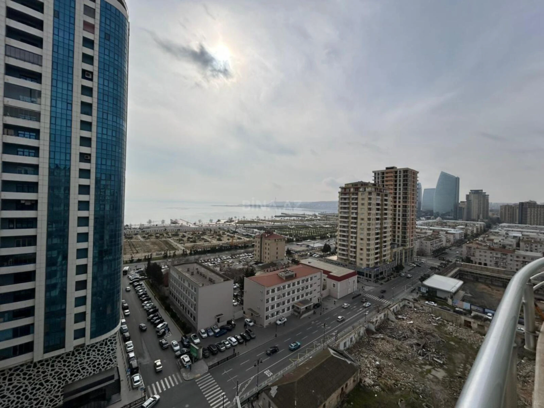 Satılır 3 otaqlı mənzil 120 m²