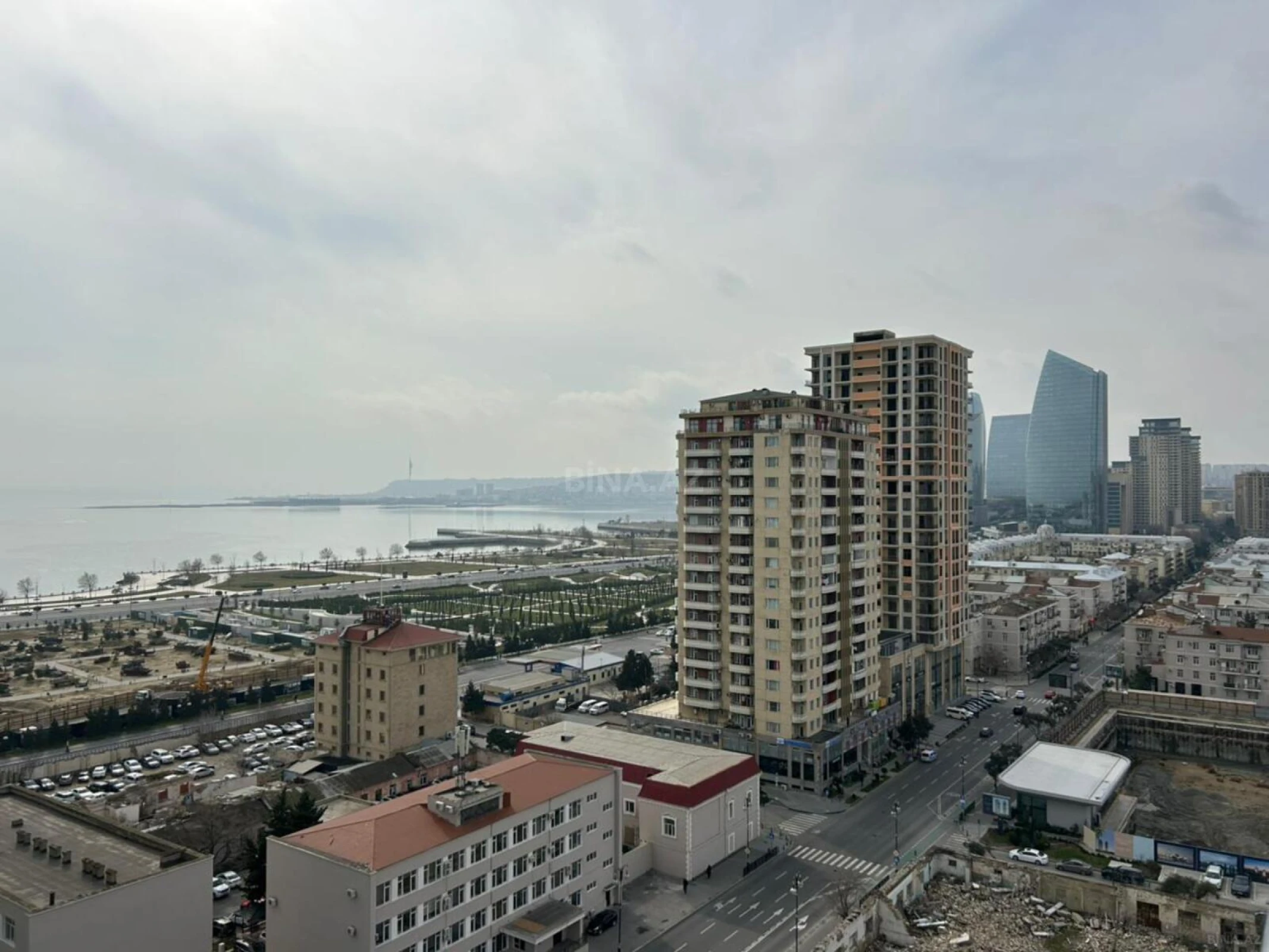 Satılır 3 otaqlı mənzil 120 m²