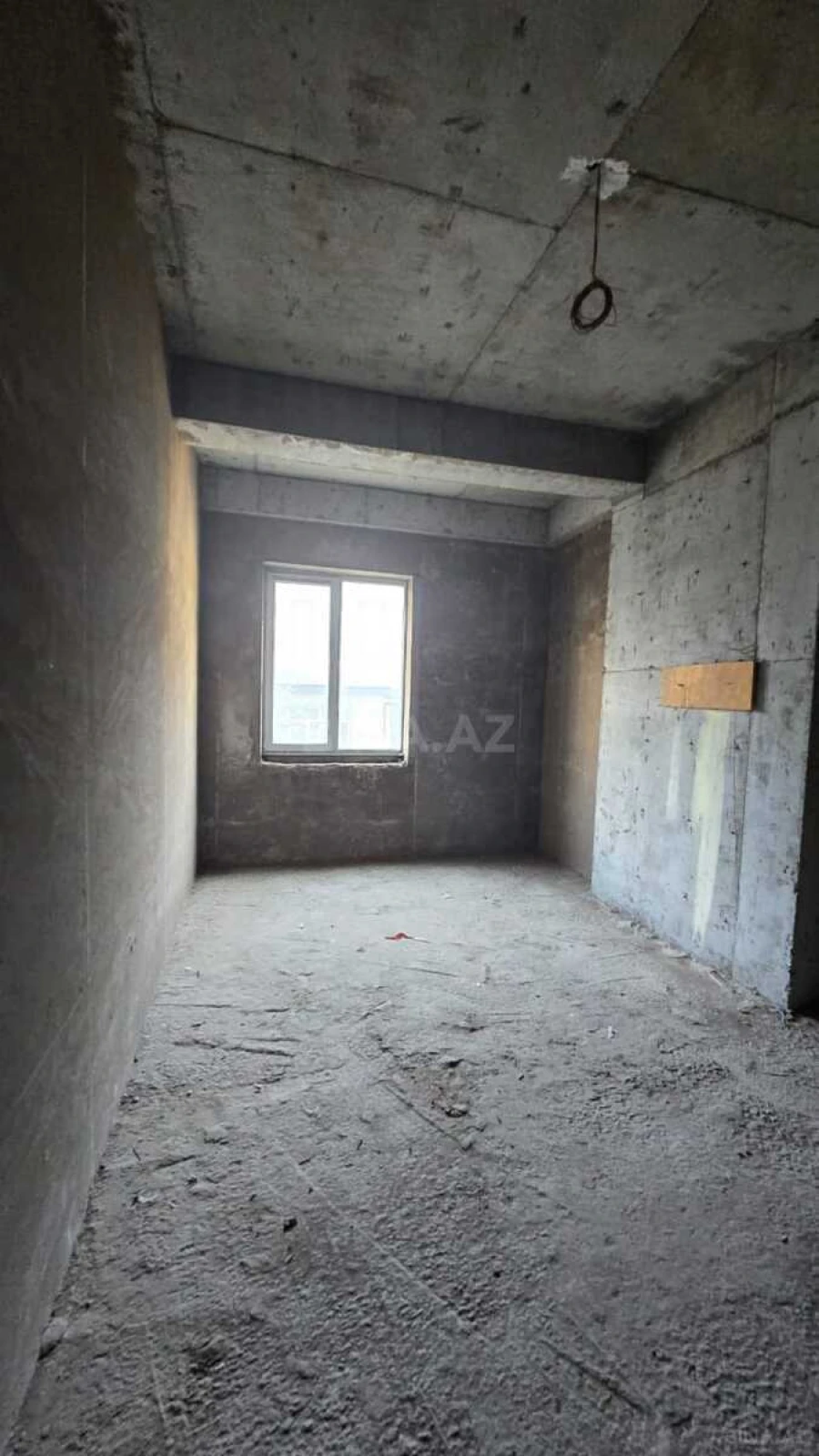 Satılır 4 otaqlı mənzil 242 m²