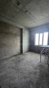 Satılır 4 otaqlı mənzil 242 m²