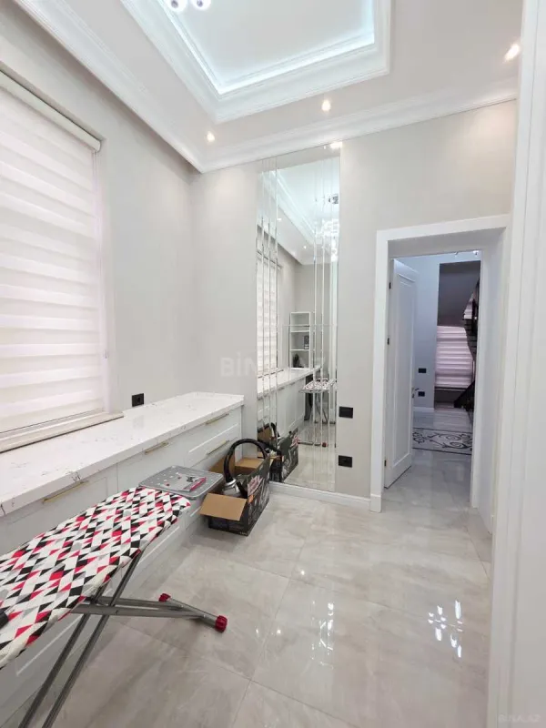 Satılır 11 otaqlı həyət evi 465 m²