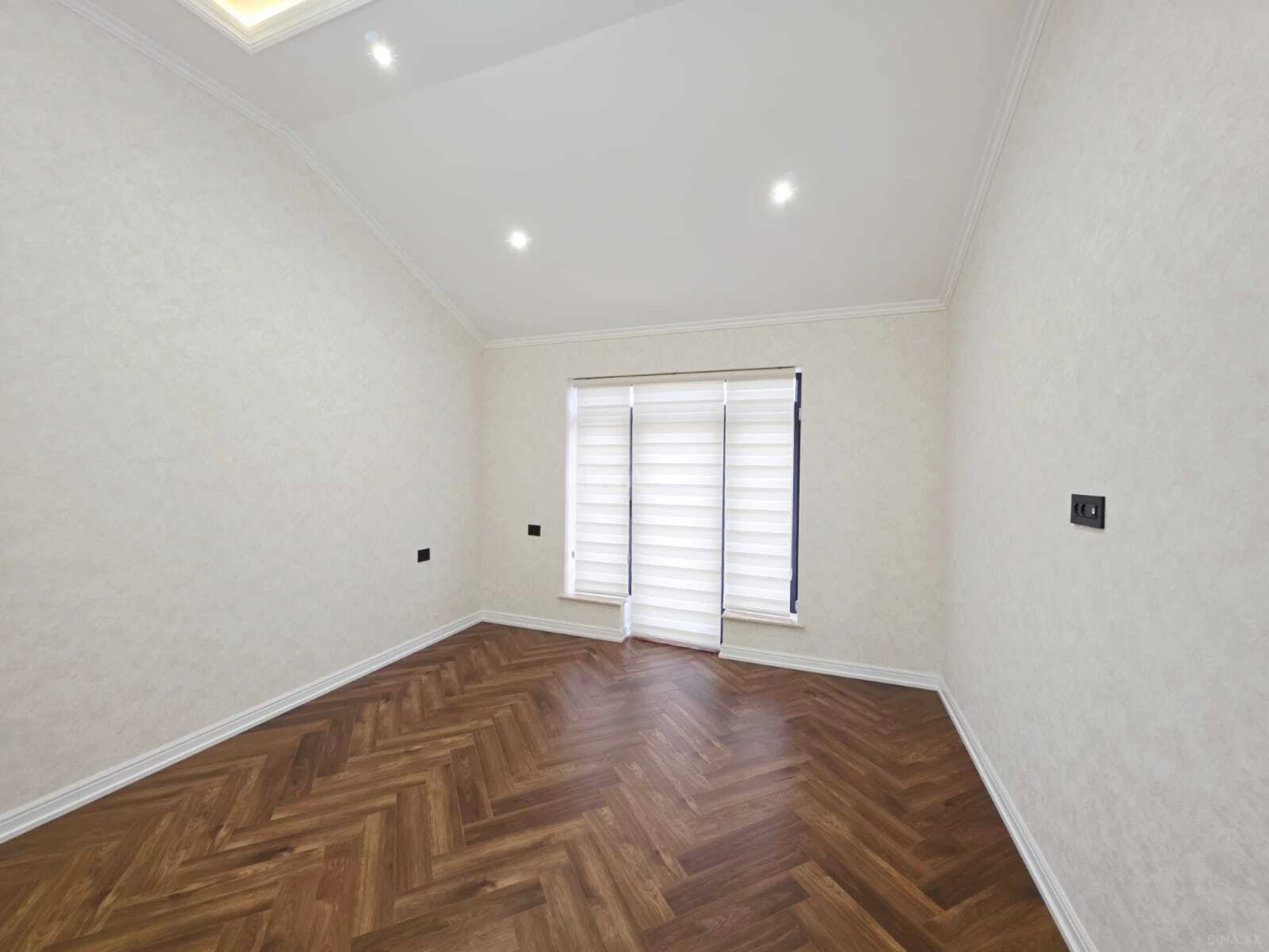 Satılır 11 otaqlı həyət evi 465 m²
