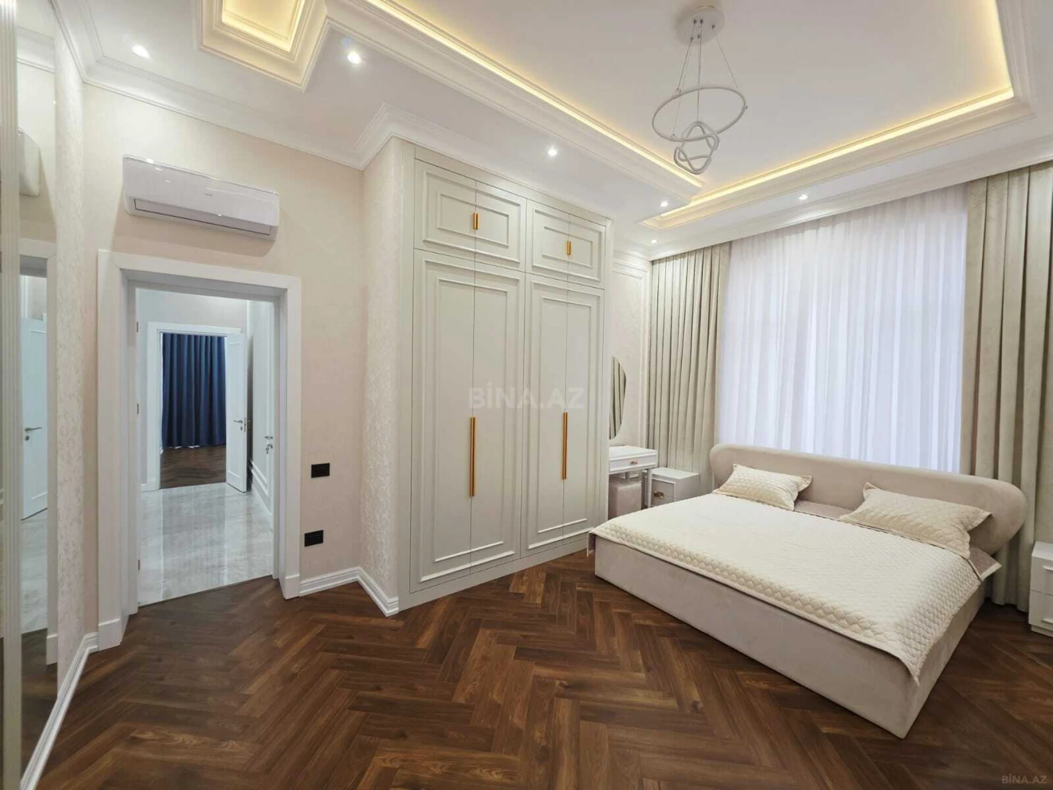 Satılır 11 otaqlı həyət evi 465 m²
