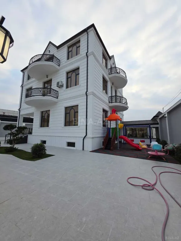Satılır 11 otaqlı həyət evi 465 m²