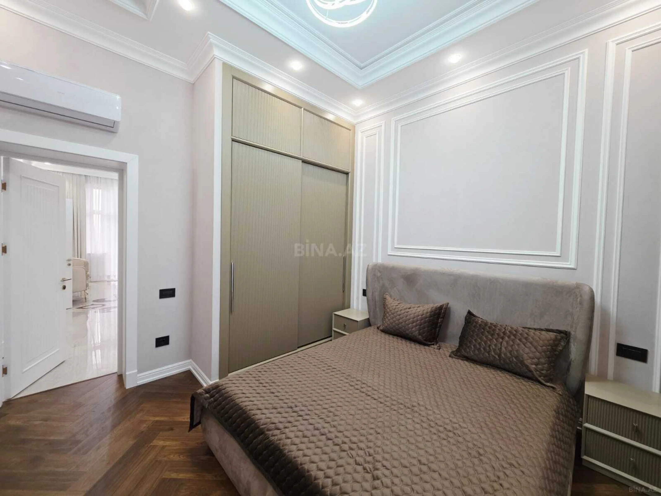 Satılır 11 otaqlı həyət evi 465 m²