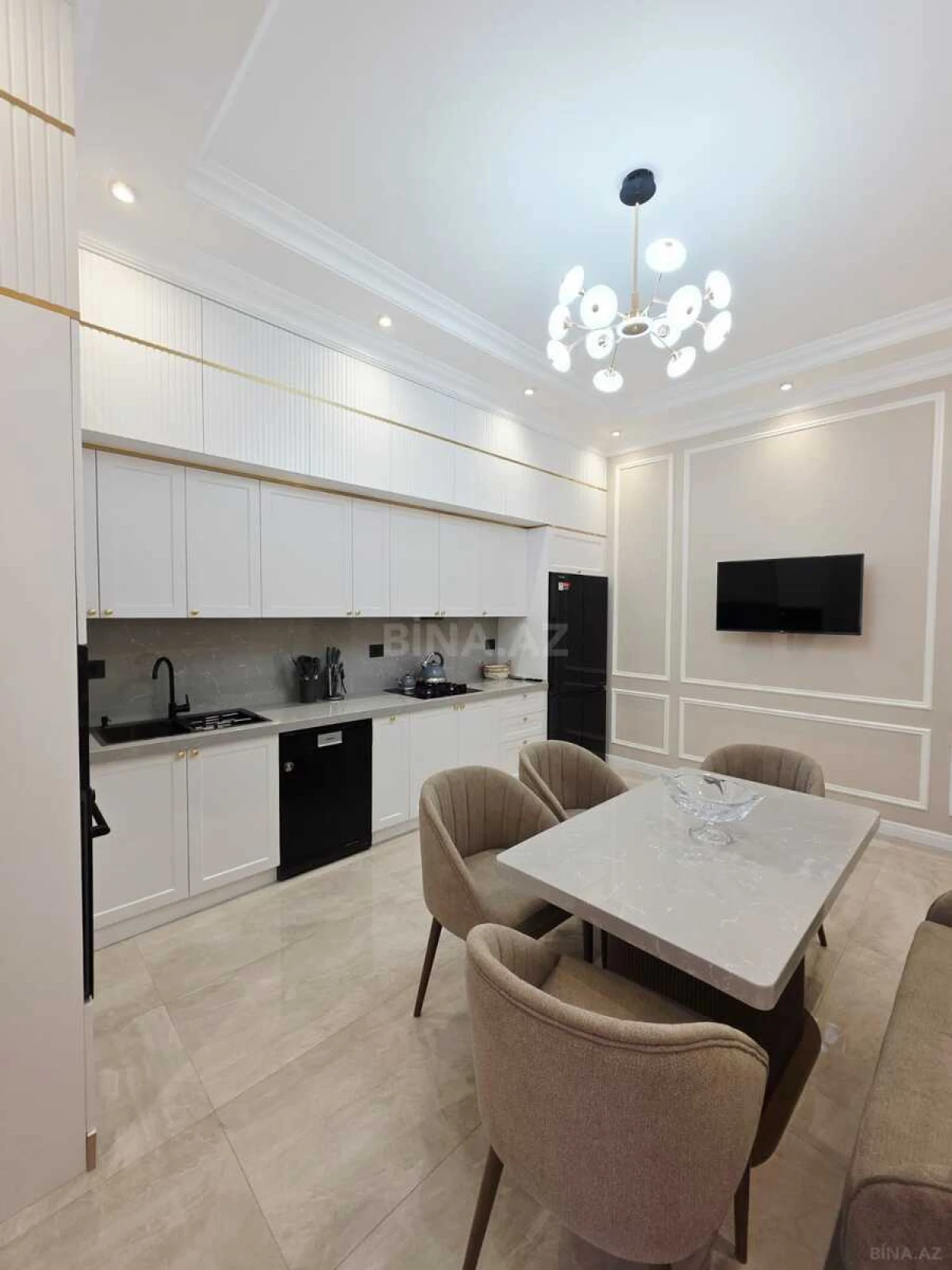 Satılır 11 otaqlı həyət evi 465 m²
