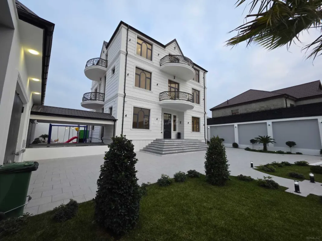 Satılır 11 otaqlı həyət evi 465 m²