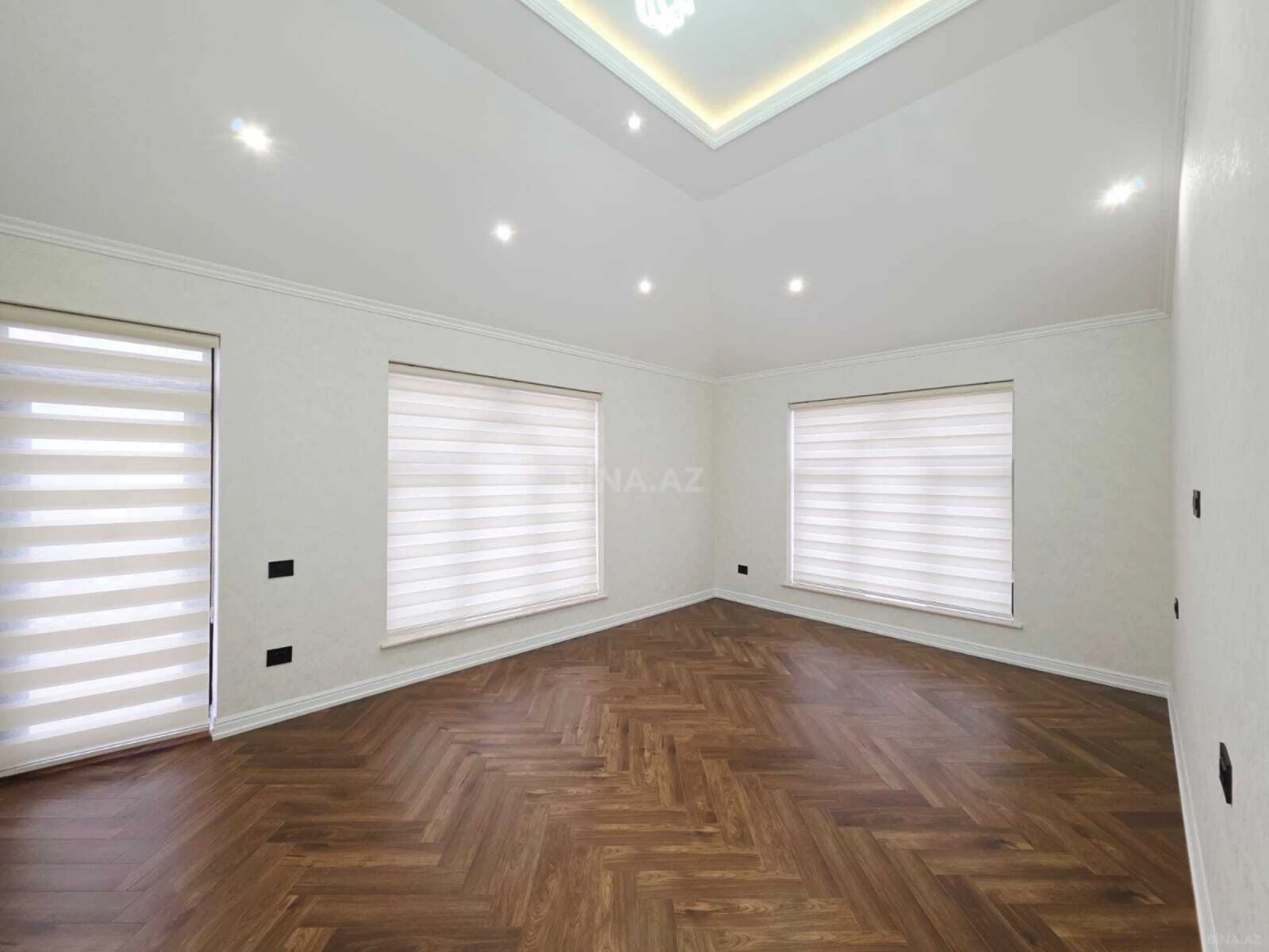 Satılır 11 otaqlı həyət evi 465 m²
