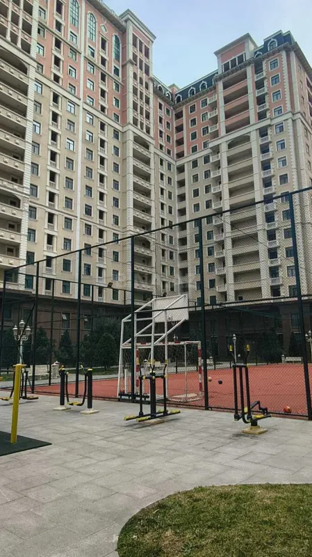 Satılır 5 otaqlı mənzil 247 m²