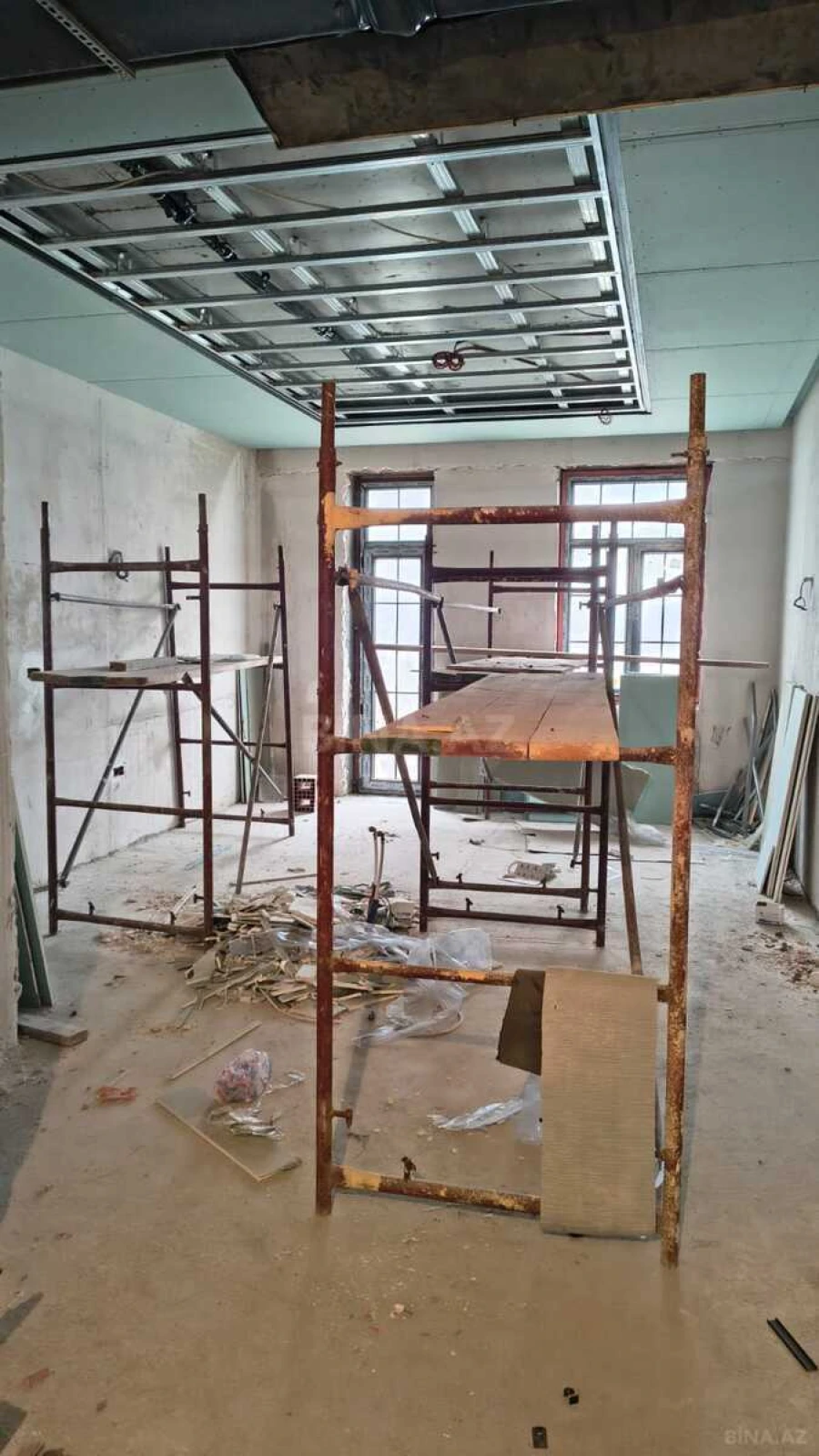 Satılır 5 otaqlı mənzil 247 m²