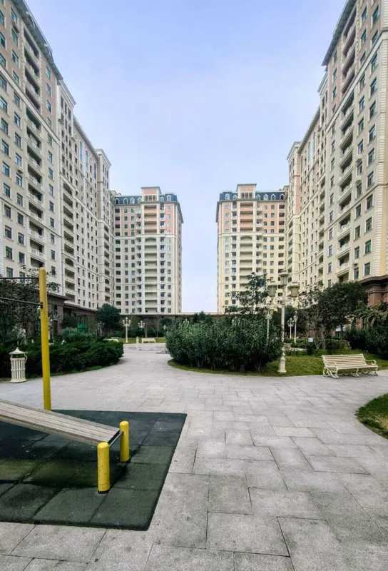 Satılır 5 otaqlı mənzil 247 m²