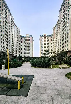 Satılır 5 otaqlı mənzil 247 m²