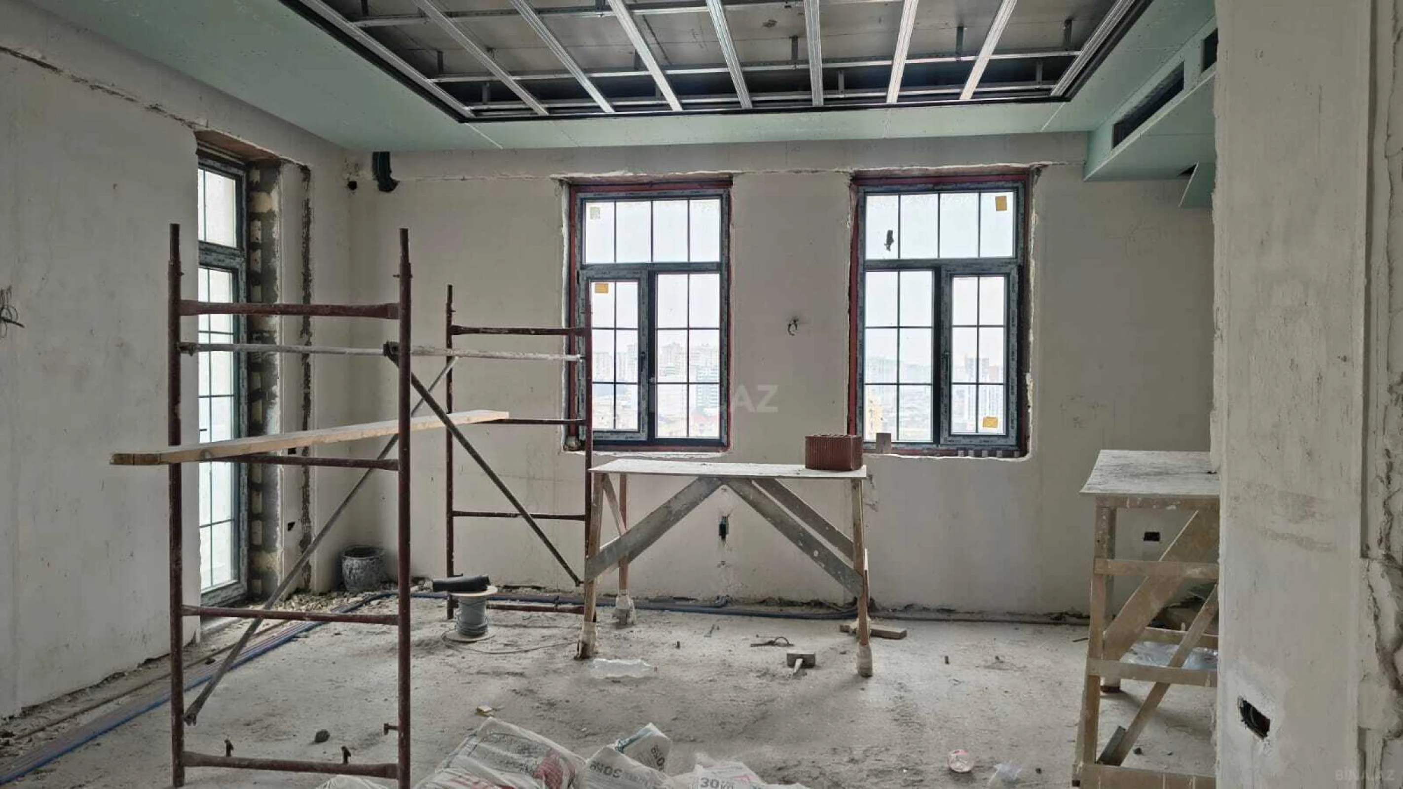 Satılır 5 otaqlı mənzil 247 m²