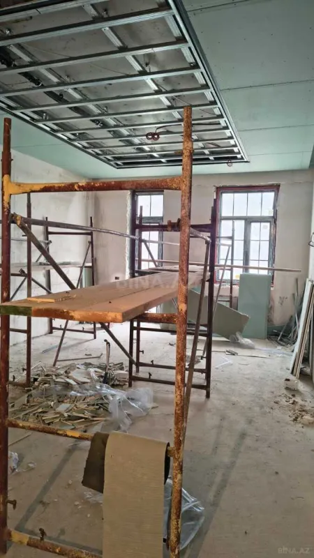 Satılır 5 otaqlı mənzil 247 m²