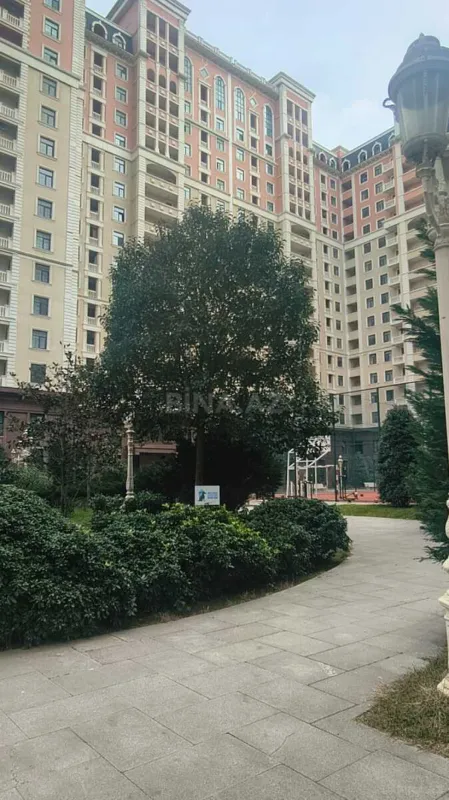 Satılır 5 otaqlı mənzil 247 m²