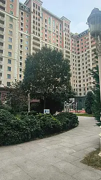 Satılır 5 otaqlı mənzil 247 m²