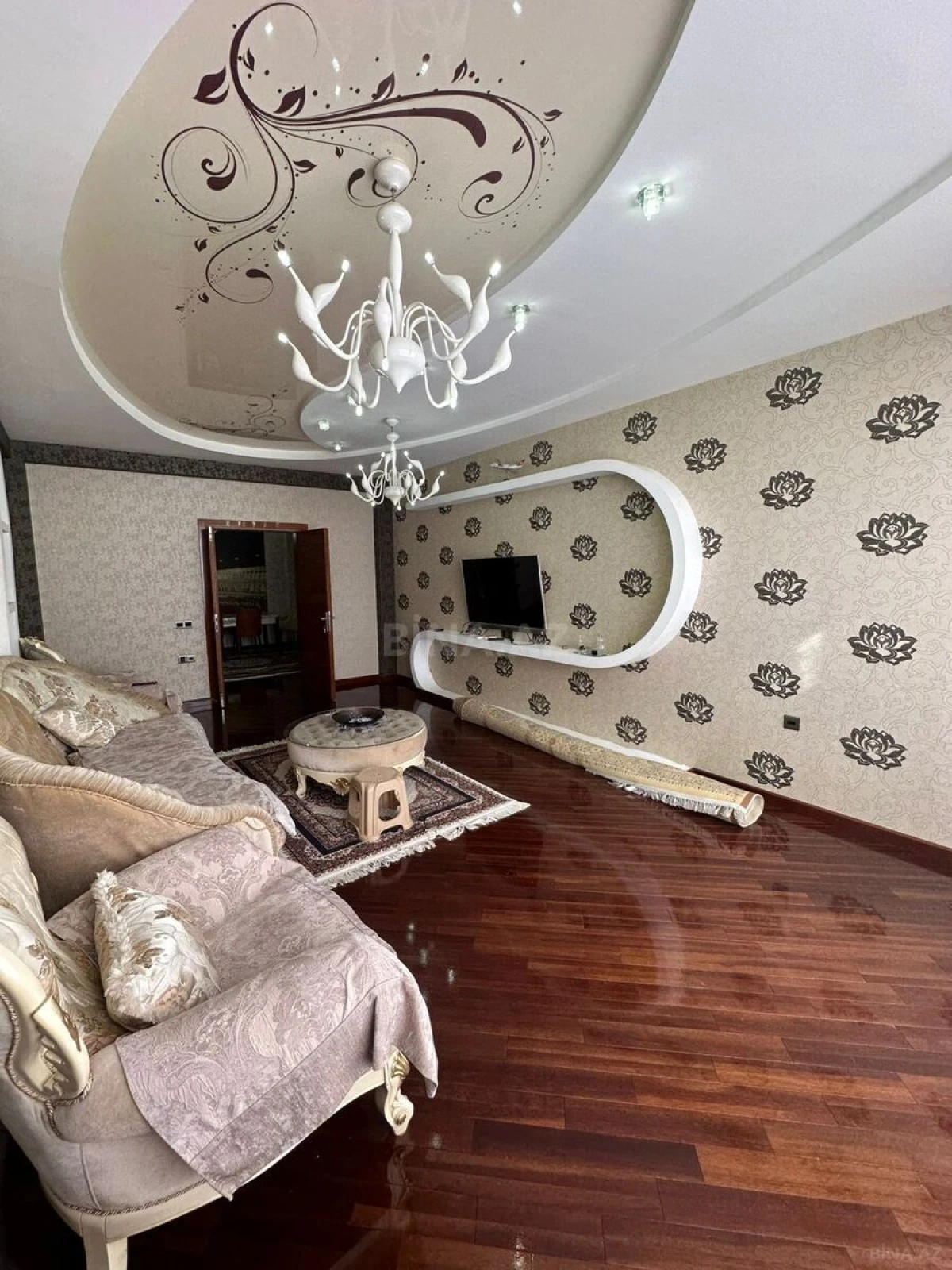Kirayə verilir 3 otaqlı mənzil 150 m²