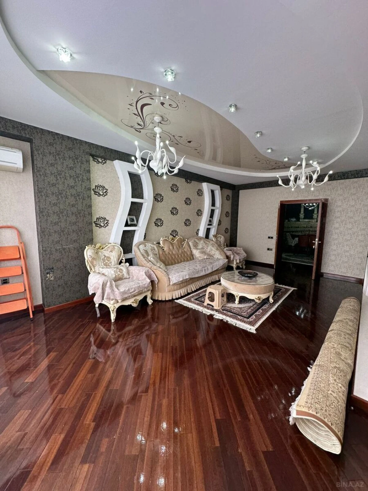Kirayə verilir 3 otaqlı mənzil 150 m²