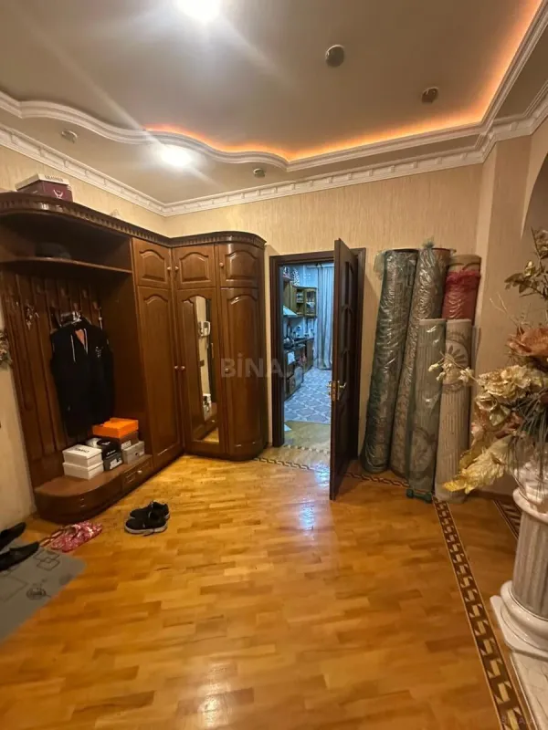 Satılır 3 otaqlı mənzil 128 m²