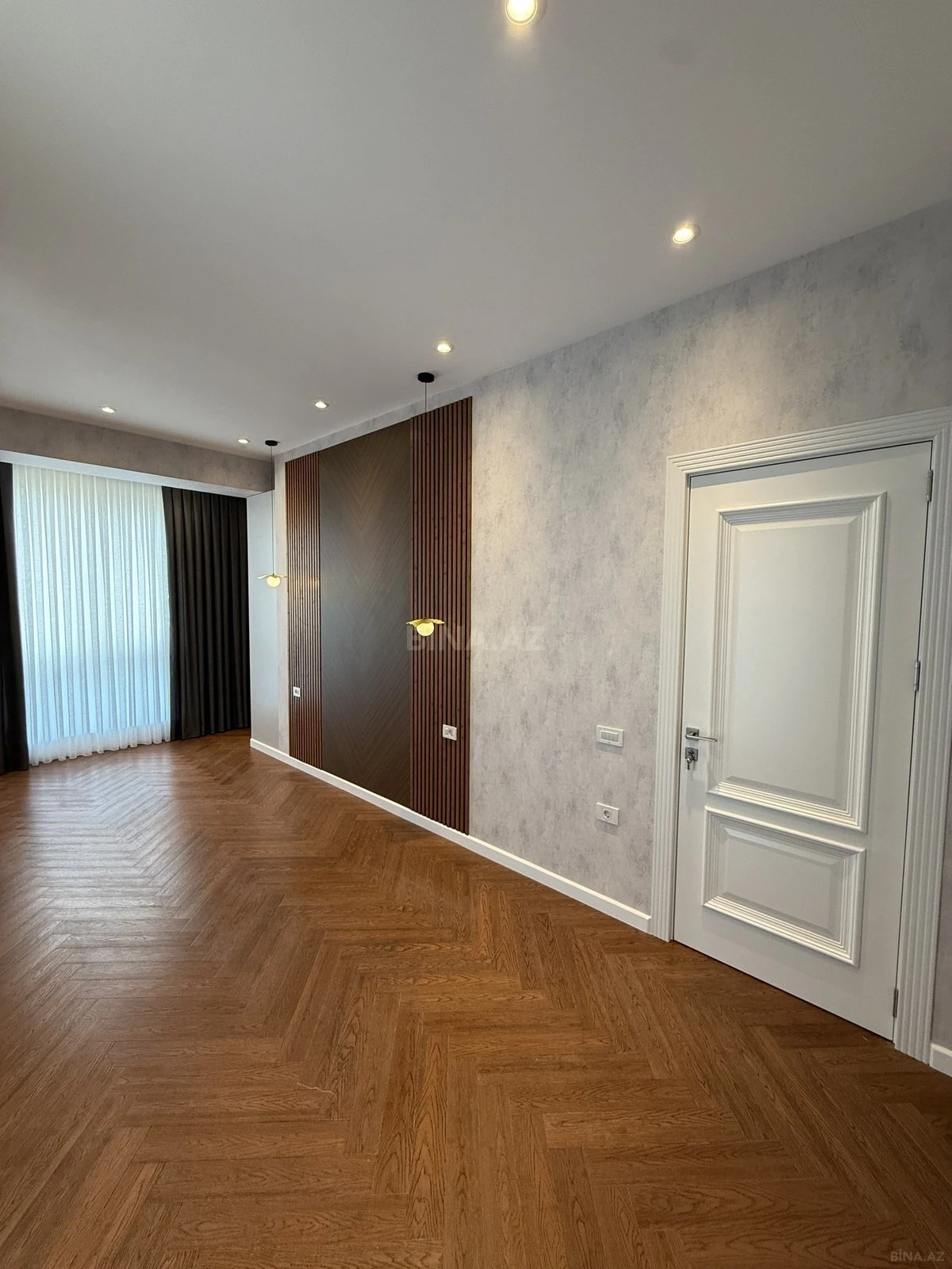 Satılır 3 otaqlı mənzil 125 m²