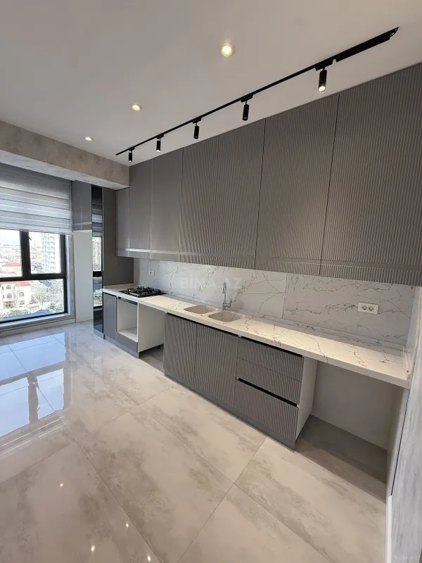 Satılır 3 otaqlı mənzil 125 m²