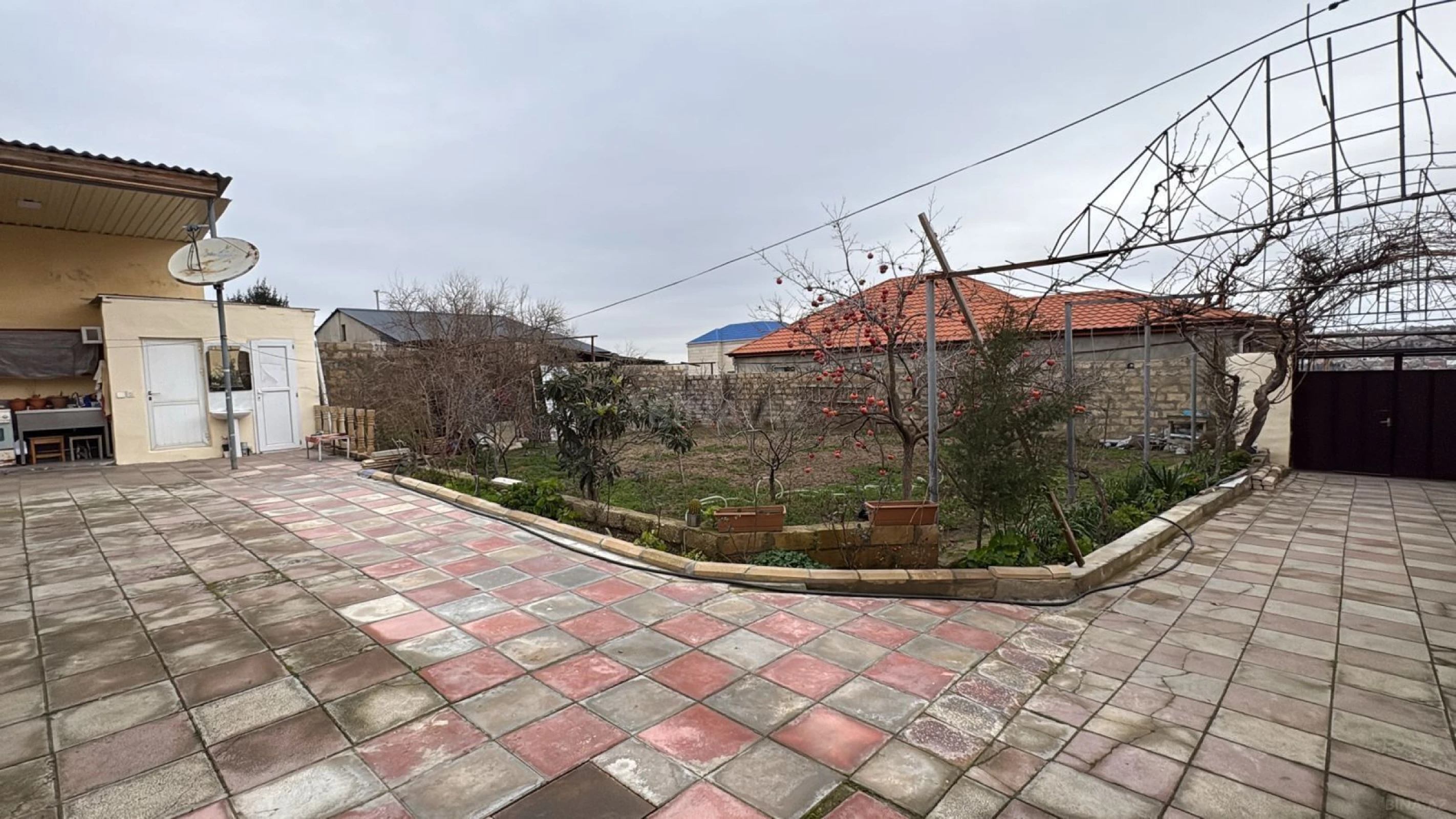 Satılır 6 otaqlı həyət evi 170 m²