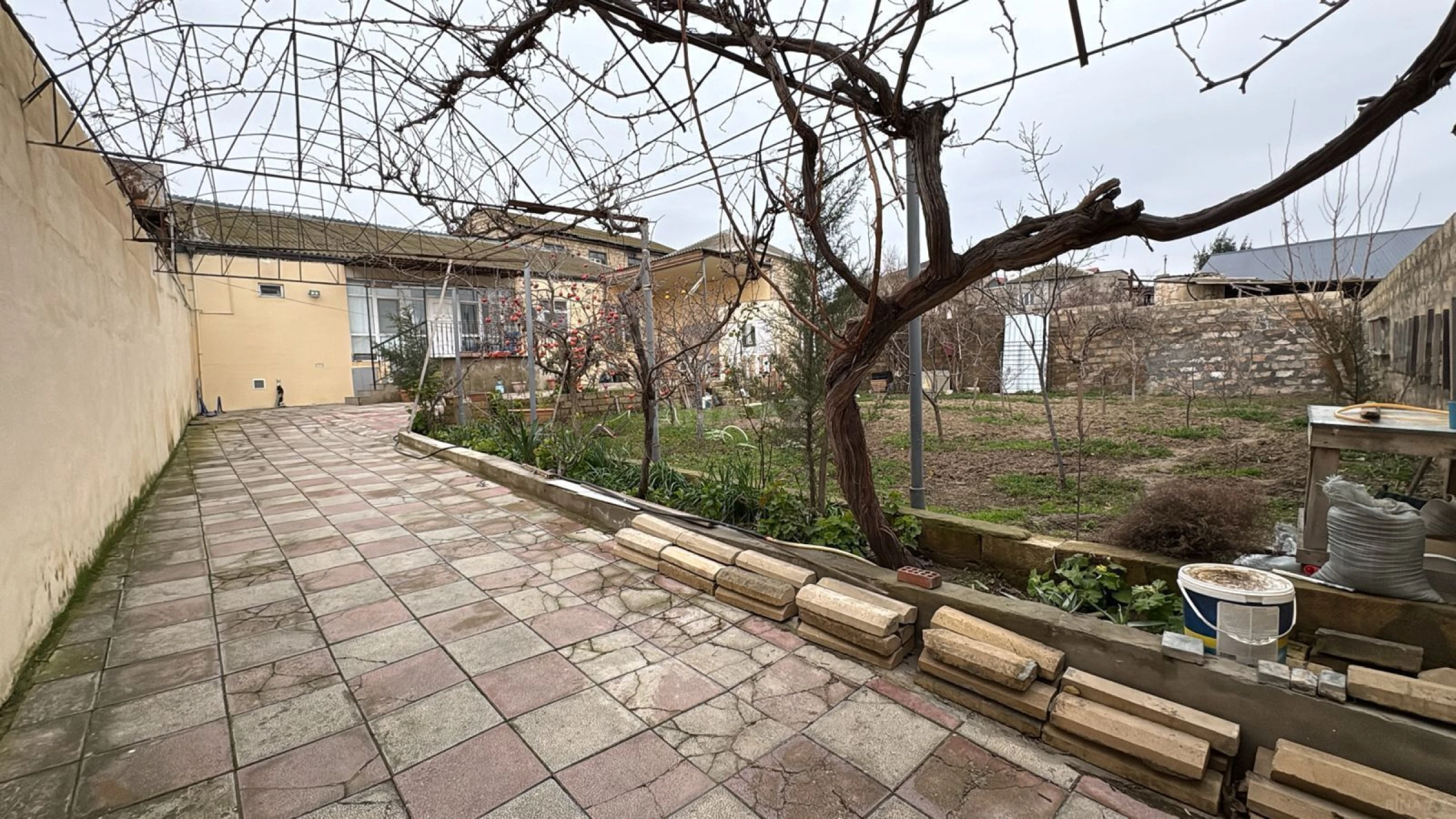 Satılır 6 otaqlı həyət evi 170 m²