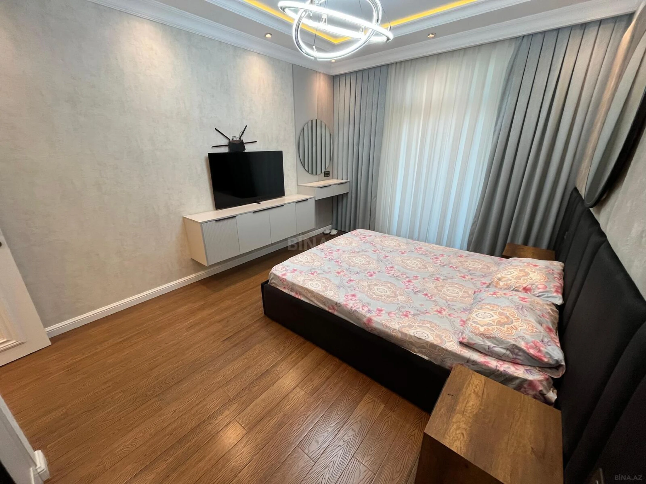 Kirayə verilir 2 otaqlı mənzil 105 m²