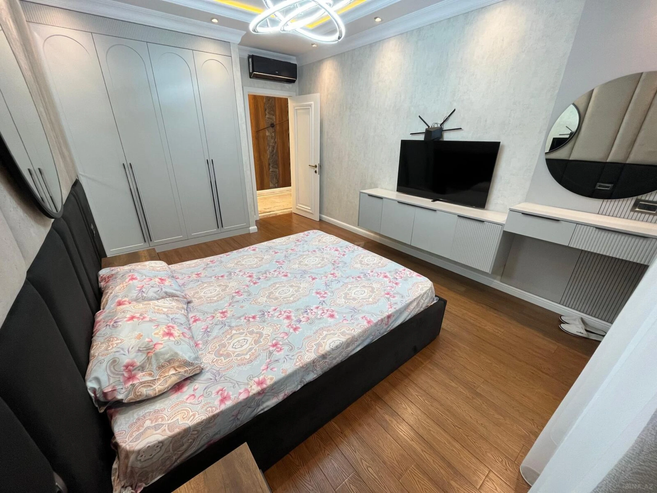 Kirayə verilir 2 otaqlı mənzil 105 m²