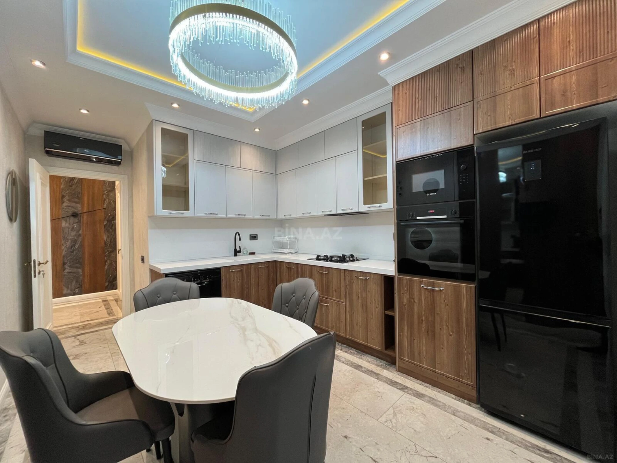 Kirayə verilir 2 otaqlı mənzil 105 m²