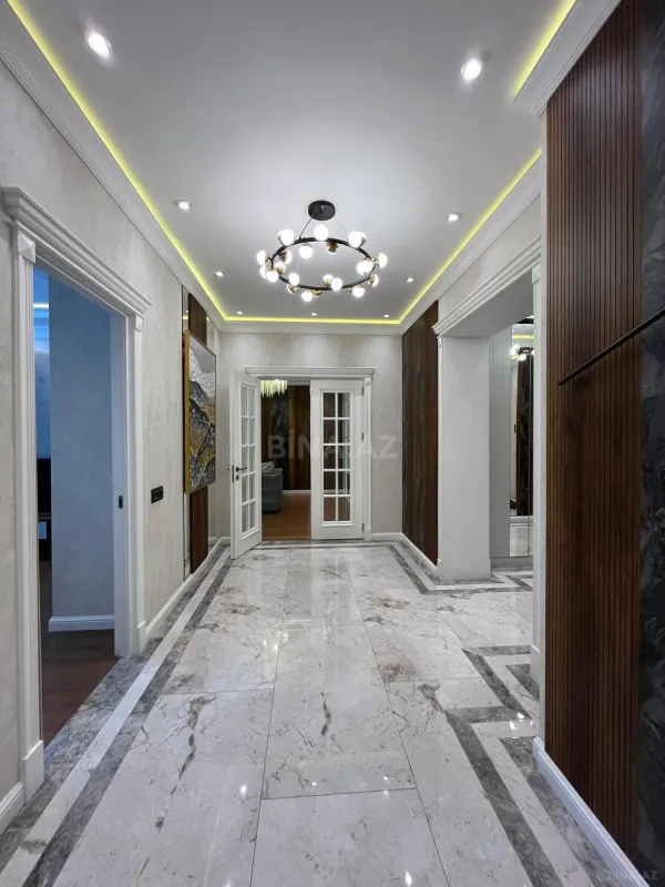 Kirayə verilir 2 otaqlı mənzil 105 m²