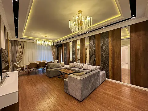 Kirayə verilir 2 otaqlı mənzil 105 m²