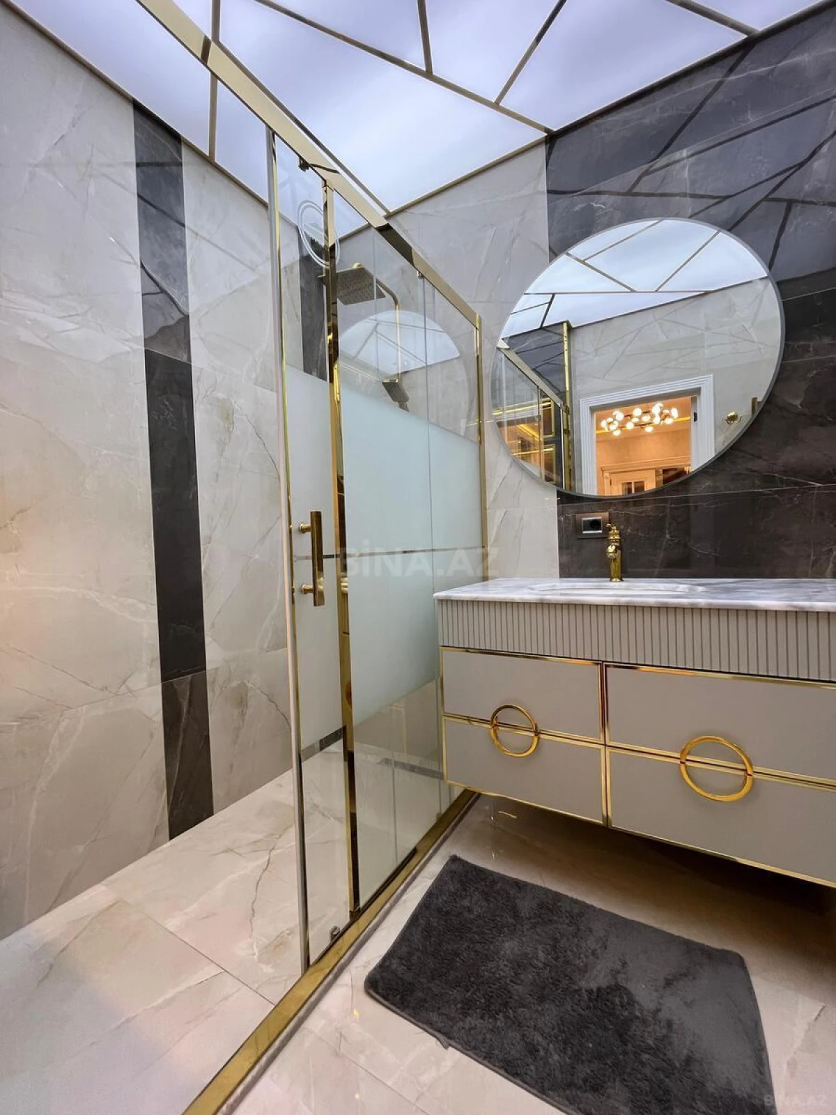 Kirayə verilir 2 otaqlı mənzil 105 m²