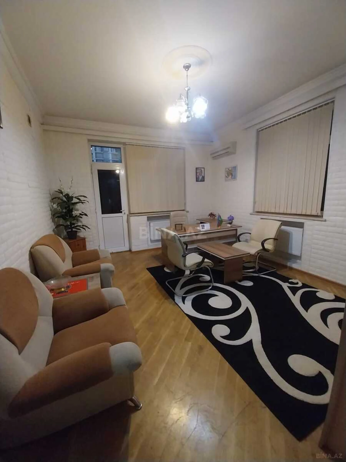 Kirayə verilir 4 otaqlı ofis 250 m²