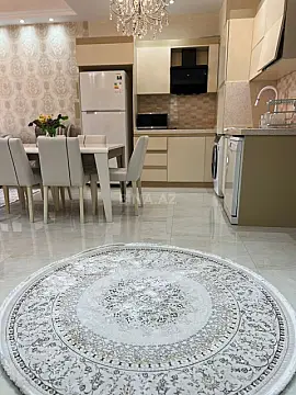 Kirayə verilir 2 otaqlı mənzil 78 m²