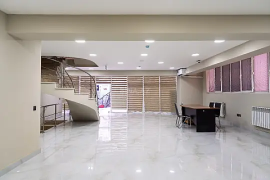 Kirayə verilir obyekt 300 m²