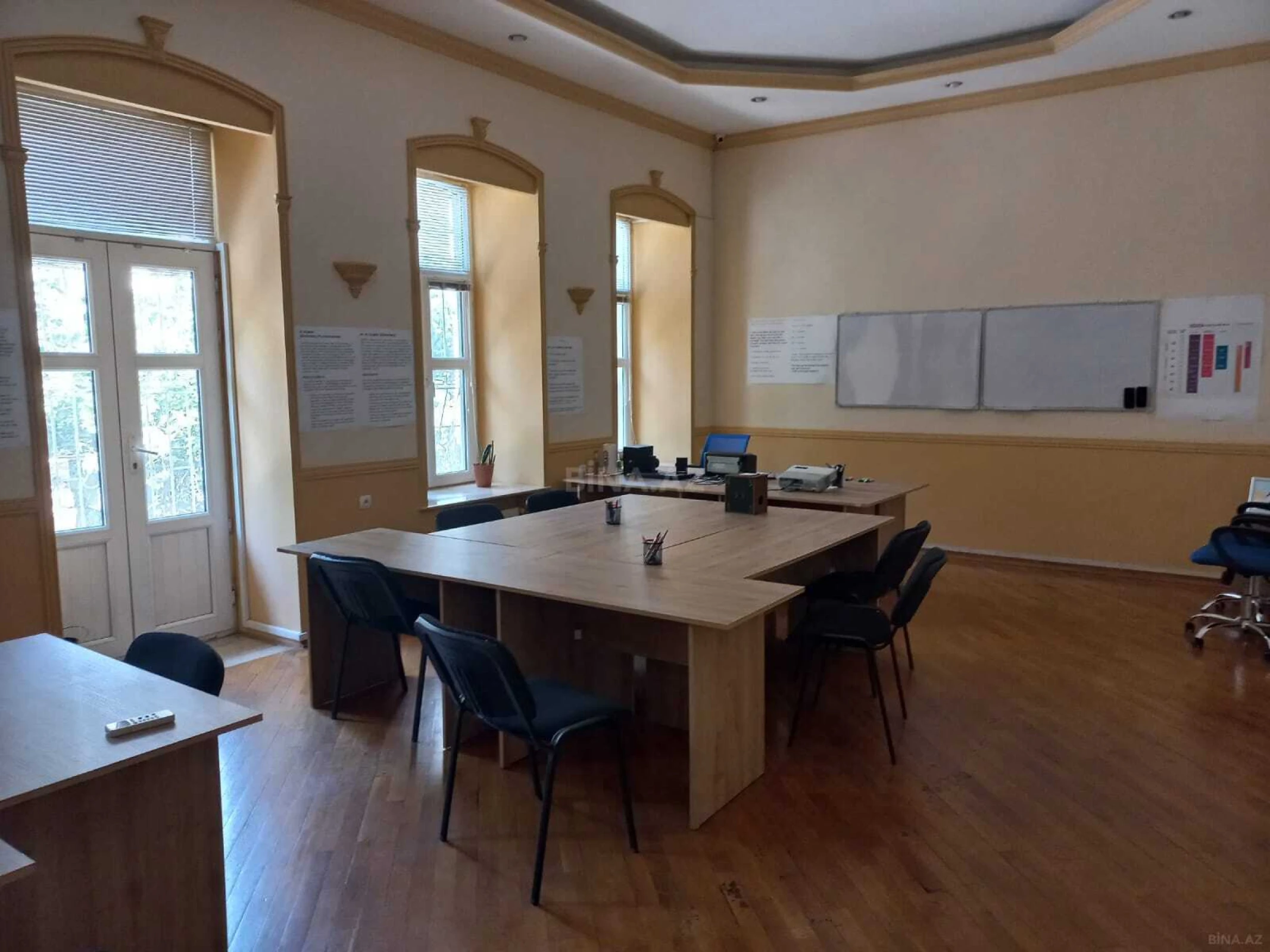 Kirayə verilir 4 otaqlı ofis 180 m²