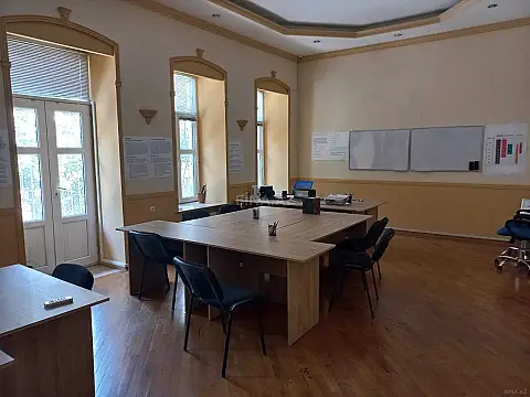 Kirayə verilir 4 otaqlı ofis 180 m²