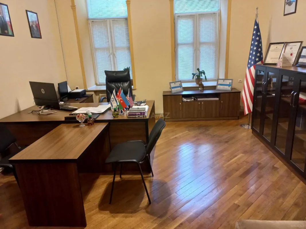 Kirayə verilir 4 otaqlı ofis 180 m²