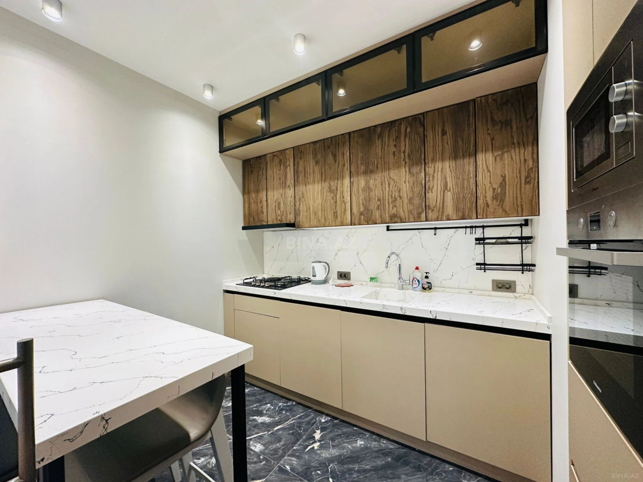 Kirayə verilir 2 otaqlı mənzil 67 m²