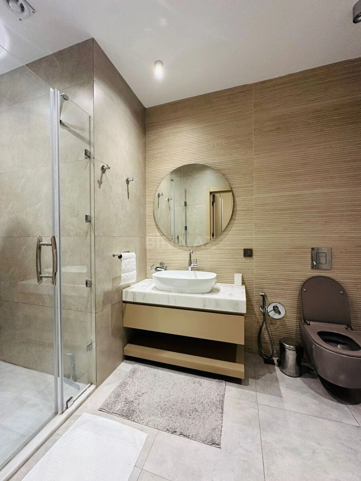 Kirayə verilir 2 otaqlı mənzil 67 m²