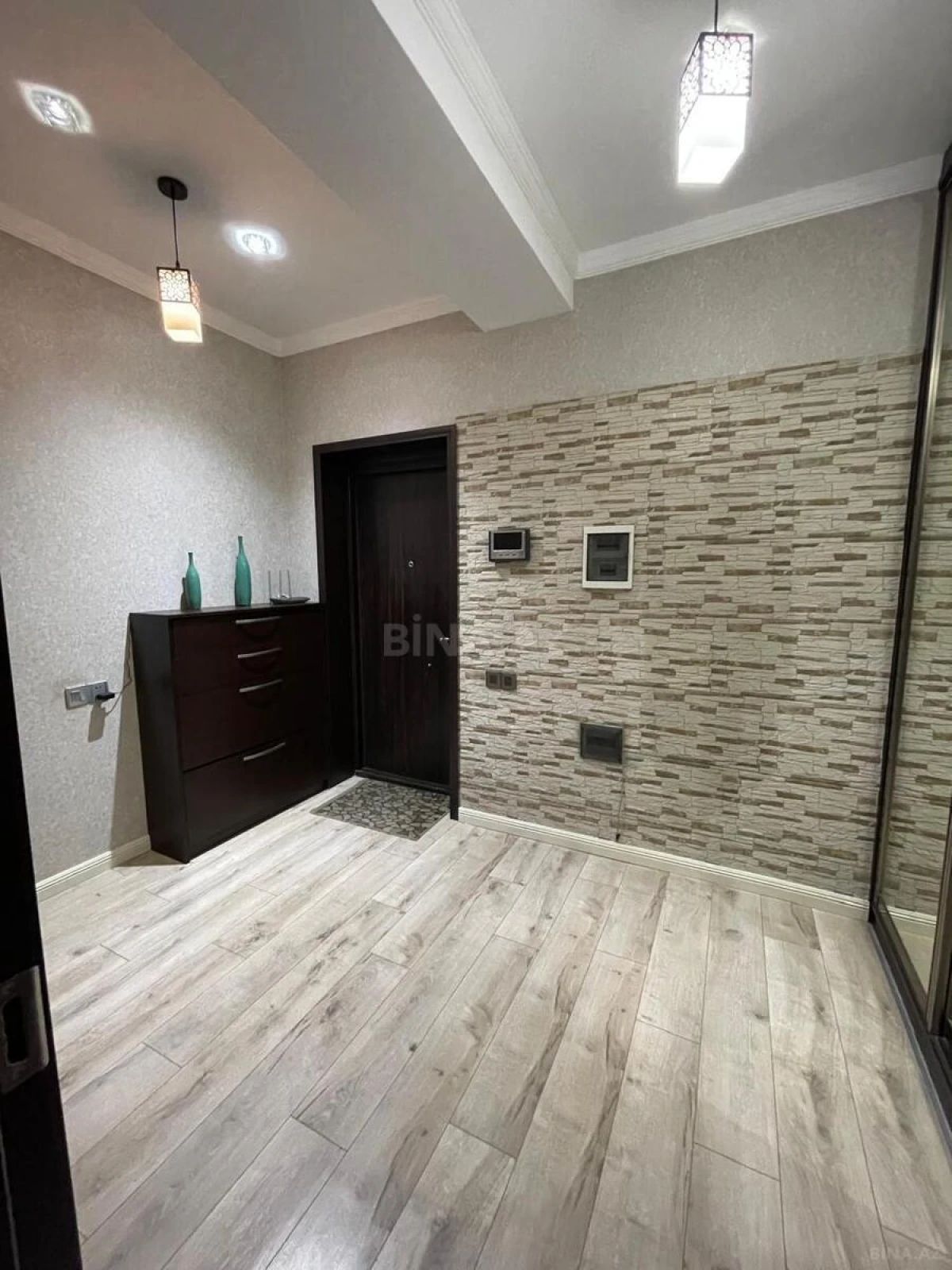 Satılır 2 otaqlı mənzil 70 m²