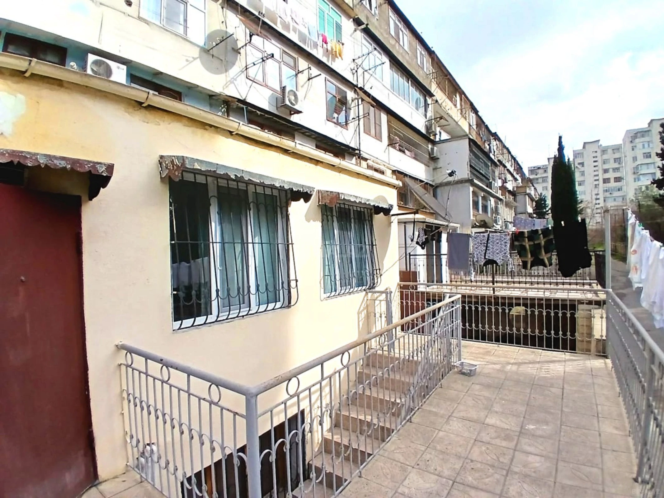Satılır 3 otaqlı mənzil 120 m²