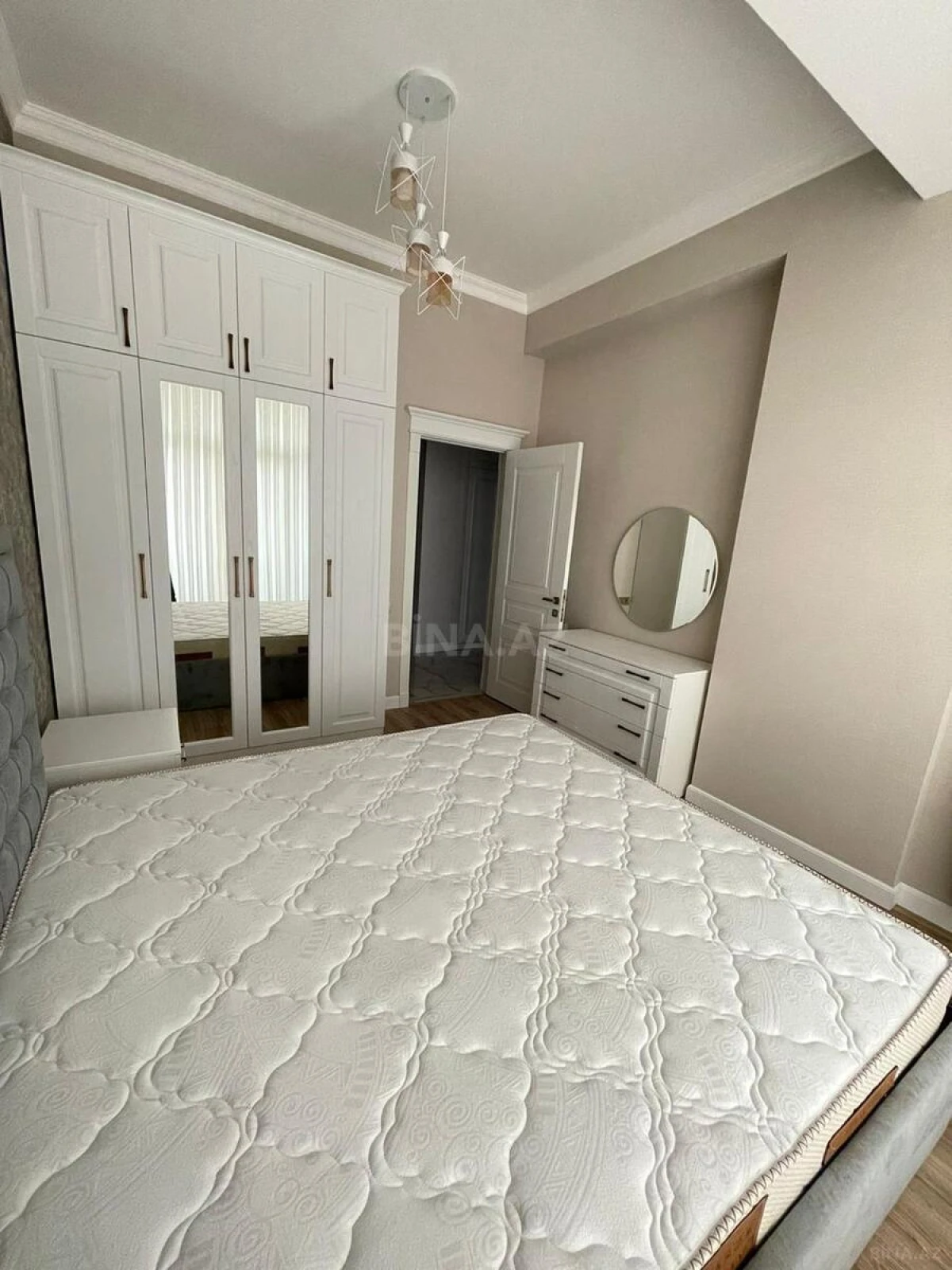 Kirayə verilir 2 otaqlı mənzil 80 m²