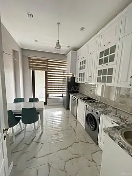 Kirayə verilir 2 otaqlı mənzil 80 m²