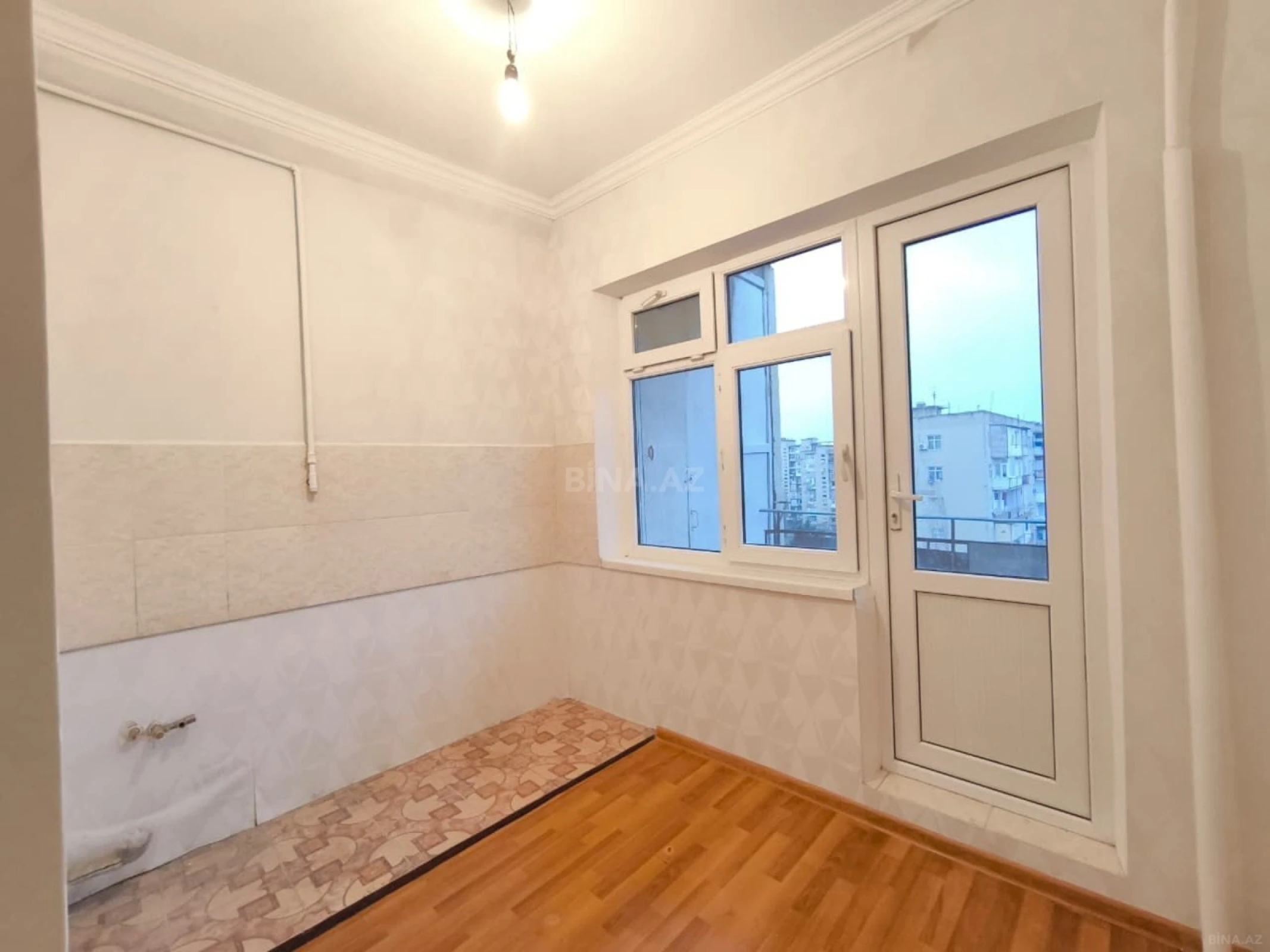 Satılır 4 otaqlı mənzil 100 m²